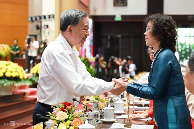 Tổng Bí thư Tô Lâm gặp mặt cán bộ lão thành cách mạng, tiền khởi nghĩa, mẹ Việt Nam anh hùng, tướng lĩnh và anh hùng lực lượng vũ trang, sáng 31/7. Ảnh: Giang Huy