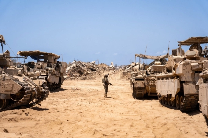 Khu vực tập kết xe thiết giáp và máy ủi của IDF tại Beit Hanoun. Ảnh: ToI