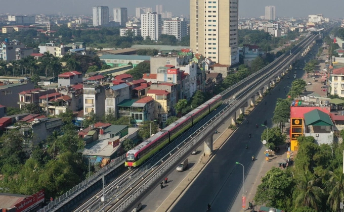 Đoàn tàu tuyến metro Nhổn - ga Hà Nội chạy thử đoạn trên cao vào tháng 7/2024. Ảnh: Ngọc Thành