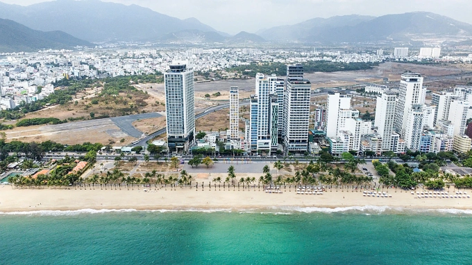 Khu đất ven biển tỉnh thu hồi từ doanh nghiệp được tỉnh Khánh Hòa chỉnh trang phục vụ cộng đồng. Ảnh: Bùi Toàn