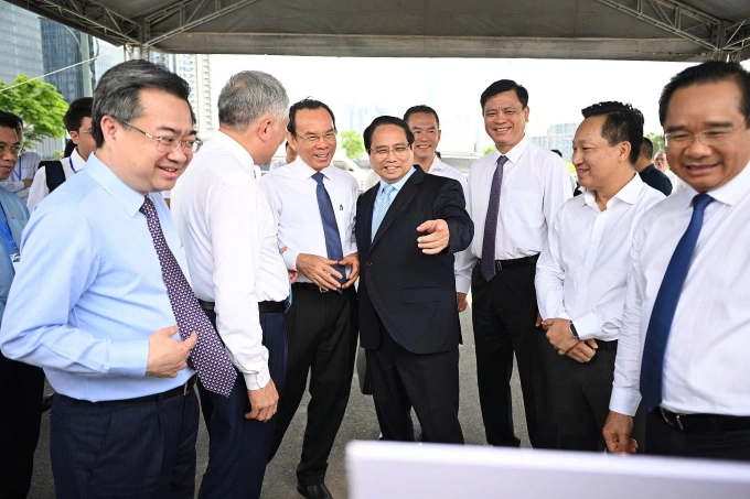 Thủ tướng phạm Minh Chính khảo sát thực tế ở Thủ Thiêm, nơi được xác định xây dựng Trung tâm tài chính quốc tế tại TP HCM. Ảnh: Thanh Tùng