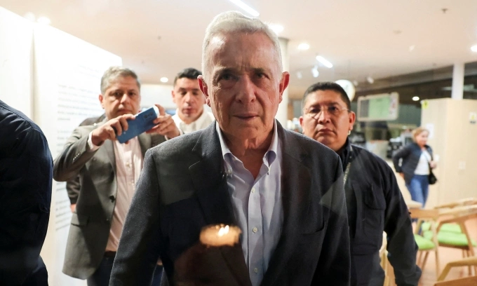 Cựu tổng thống Colombia Alvaro Uribe tại Bogota hôm 8/6. Ảnh: Reuters