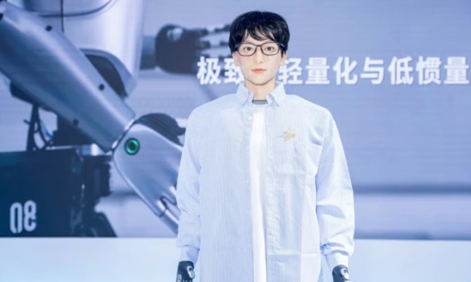 Robot Xueba 01 có thể thể hiện nhiều biểu cảm gương mặt chi tiết. Ảnh: Douyin