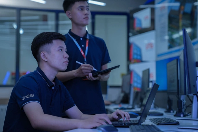 Các kỹ sư của công ty Verichains. Ảnh: NVCC