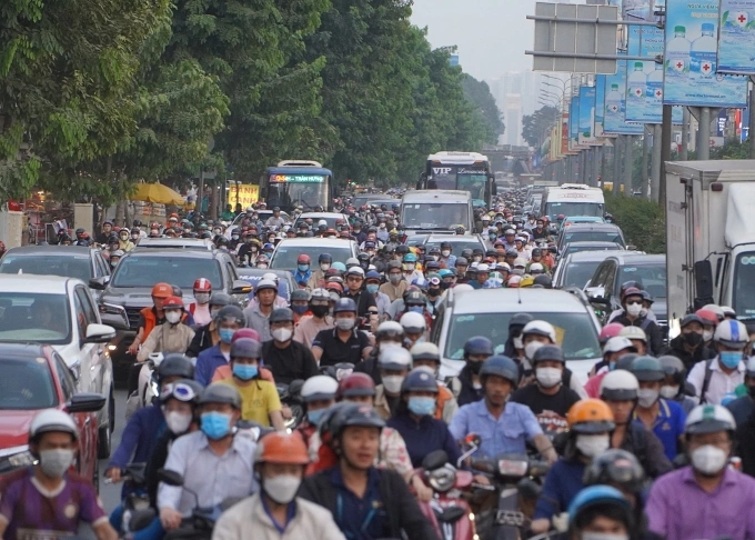 Dòng xe trên đường Cộng Hòa, TP HCM. Ảnh: Giang Anh