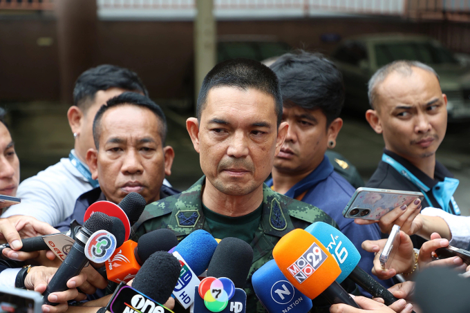 Phát ngôn viên quân đội Thái Lan Winthai Suvaree trong họp báo ngày 22/7. Ảnh: Nation