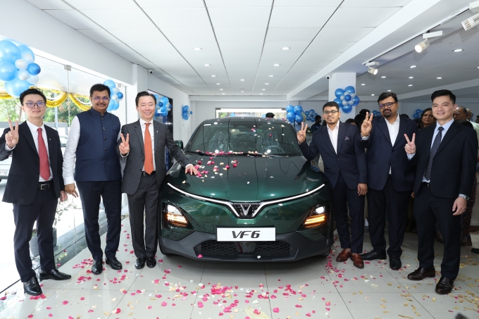 Mẫu xe VF6 được trưng bày tại showroom. Ảnh: VinFast