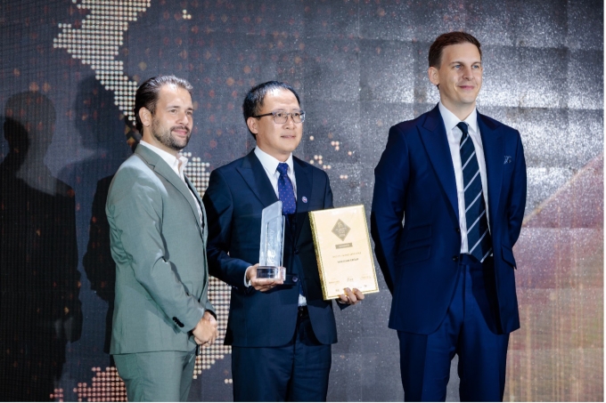 Vạn Xuân Group được vinh danh Best Mid-Market Developer Vietnam 2025. Ảnh: Vạn Xuân Group