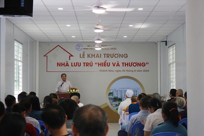 Lễ khai trương được tổ chức trong khu nhà lưu trú ở bệnh viện đa khoa Ninh Thuận, phường Đô Vinh. Ảnh: Hoàng Oanh