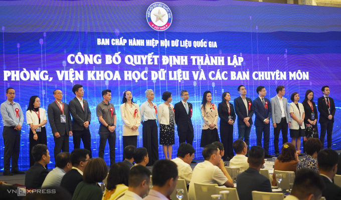Hiệp hội Dữ liệu quốc gia Công bố quyết định thành lập phòng, viện khoa học dữ liệu và các ban chuyên môn, tại sự kiện ngày 3/8/2025. Ảnh: Lưu Quý