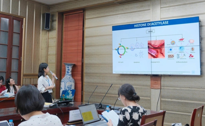 Ngân trong buổi bảo vệ khóa luận tốt nghiệp đại học. Ảnh: Nhân vật cung cấp
