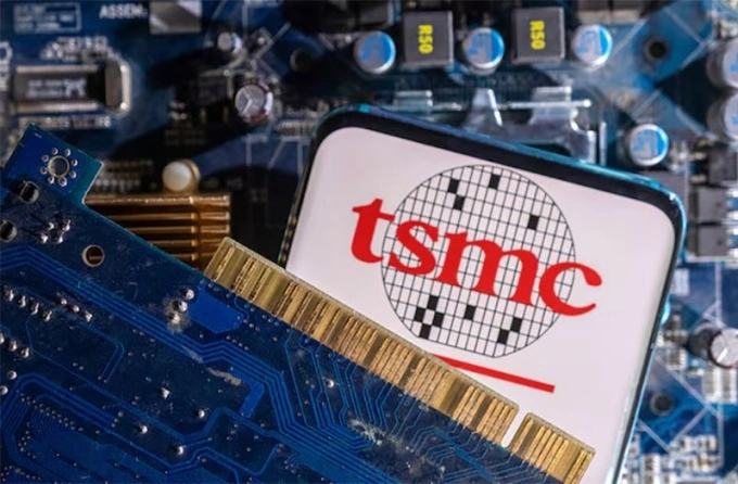 Logo TSMC trên màn hình điện thoại. Ảnh:Reuters