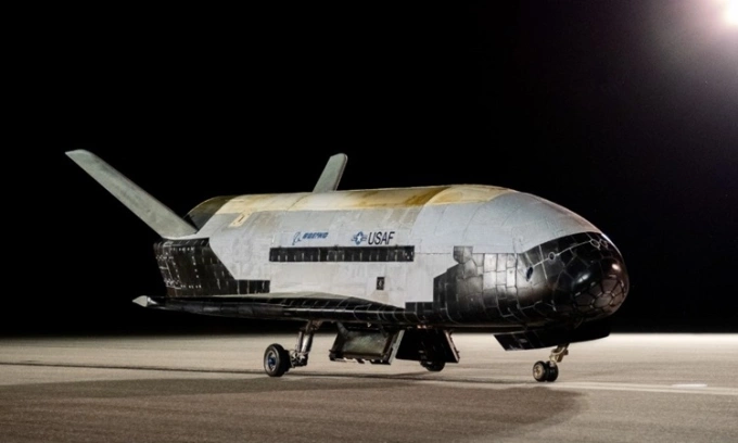 Máy bay X-37B có kích thước bằng 1/4 tàu con thoi của NASA. Ảnh: Space