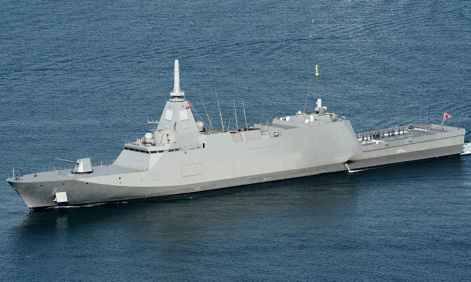 Hộ vệ hạm JS Mogami di chuyển trên biển tháng 4/2022. Ảnh: Wikimedia