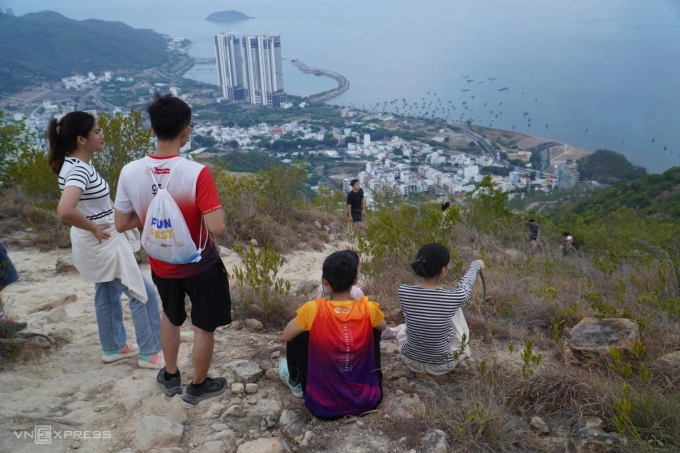 Không gian một quán cà phê view biển ở khu Bắc Nha Trang với phong cách thiết kế Địa Trung Hải. Ảnh: Envato