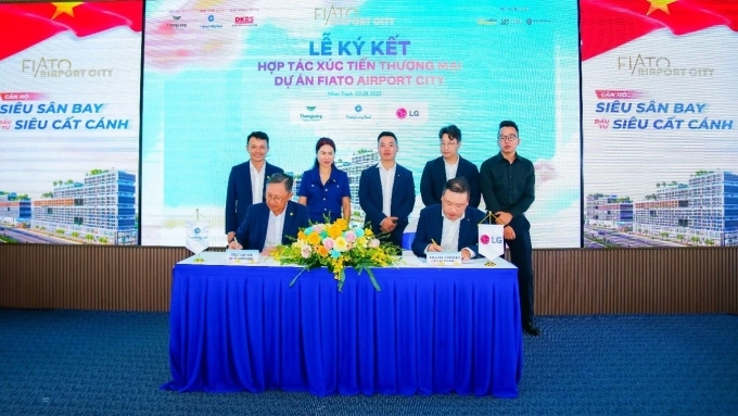 Lễ ký kết hợp tác thương mại tại HUB thương mại dịch vụ ngày 3/8. Ảnh: Thang Long Real Group