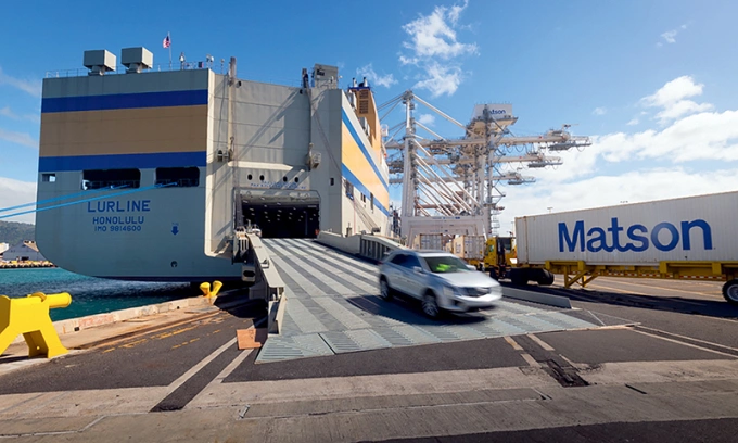 Một tàu chở ôtô của Matson tại cảng Honolulu. Ảnh: Matson