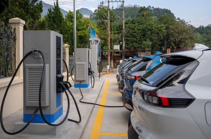 Một xe điện tại trạm sạc ở Seoul. Hàn Quốc tháng 10/2023. Ảnh: Reuters