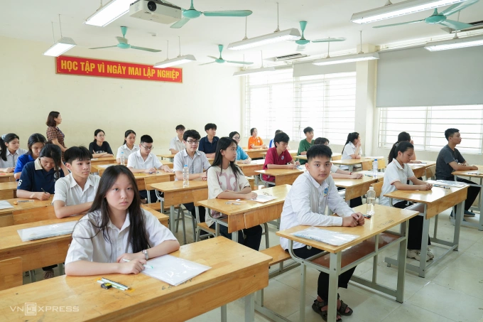 Học sinh thi vào lớp 10 ở Hà Nội năm 2025. Ảnh: Tùng Đinh