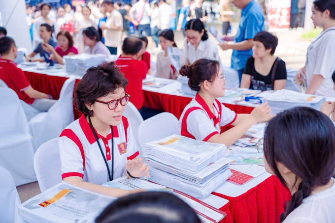 Gian hàng của Đại học Hà Nội tại Ngày hội tư vấn lựa chọn nguyện vọng đại học, cao đẳng 2025 hôm 19/7 ở Hà Nội. Ảnh: HANU