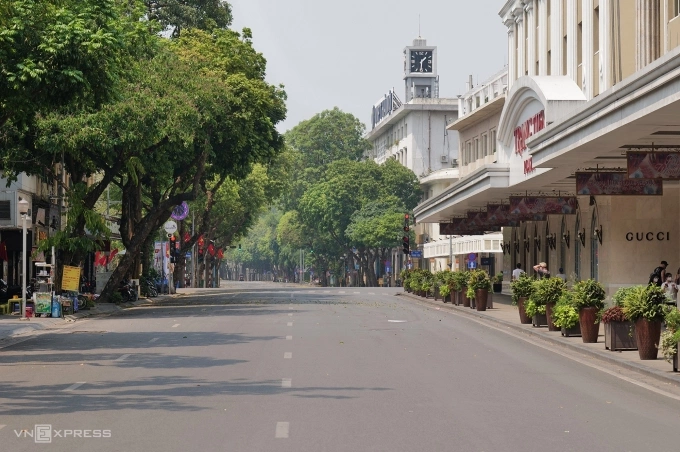 Phố Tràng Tiền bị cấm triệt để trong một số khung giờ từ 7-10/8. Ảnh: Ngọc Thành