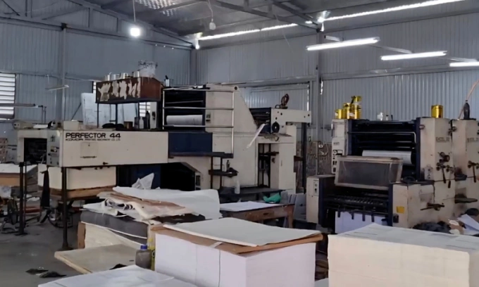 Xưởng sản xuất sách giả. Ảnh: Công an cung cấp