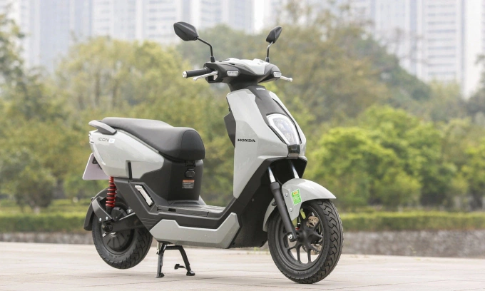Một mẫu Honda ICON e: tại Hà Nội. Ảnh: Lương Dũng