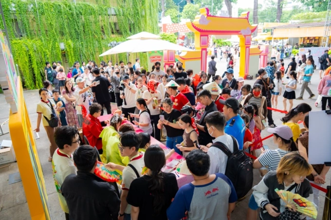 Hàng trăm game thủ tham gia hoạt động trải nghiệm game. Ảnh: VNG
