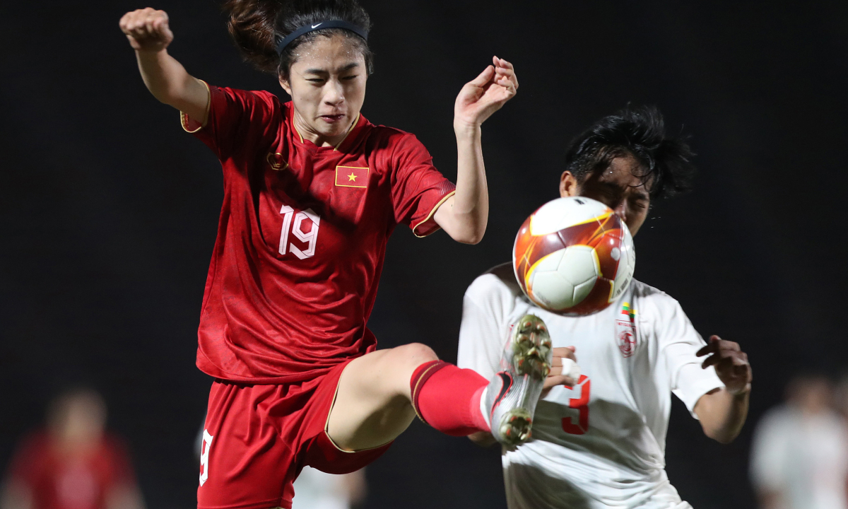 'Cơn lốc đường biên' Thanh Nhã trở lại