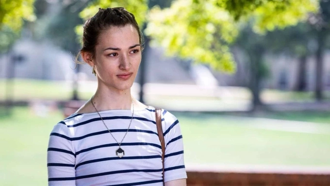Hannah Cairo. Ảnh: Quantamagazine