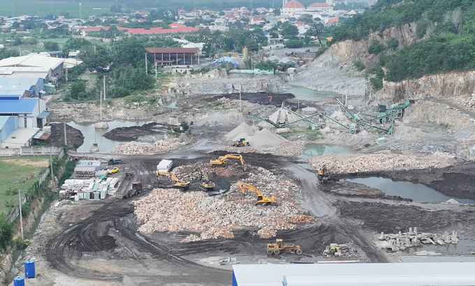 Hiện trường nơi đá bị khai thác trái phép. Ảnh: Công an cung cấp