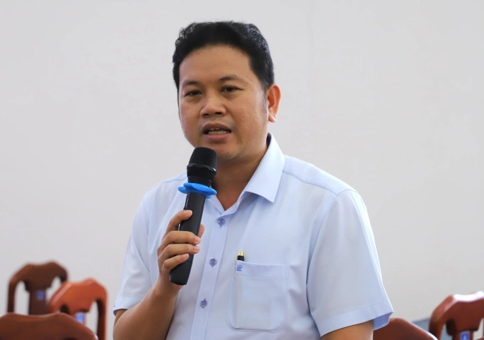 Ông Phạm Vương Bảo, Phó giám đốc Trung tâm Quản lý giao thông công cộng, Sở Xây dựng TP HCM, phát biểu tại hội thảo tại Côn Đảo, ngày 7/8. Ảnh: Lê Tuyết