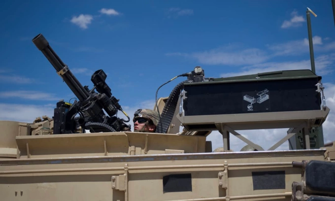 Súng máy 6 nòng M134 Minigun trên xe tăng M1 Abrams Mỹ tại căn cứ Bliss, Texas hồi tháng 7. Ảnh: US Army