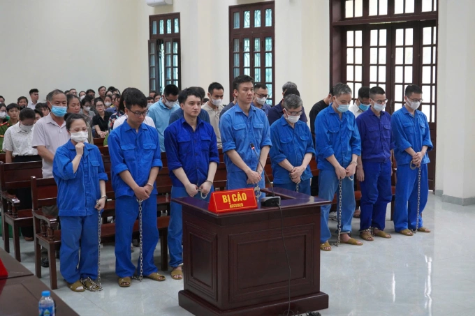 22 bị cáo trong vụ án. Ảnh: Lê Tân
