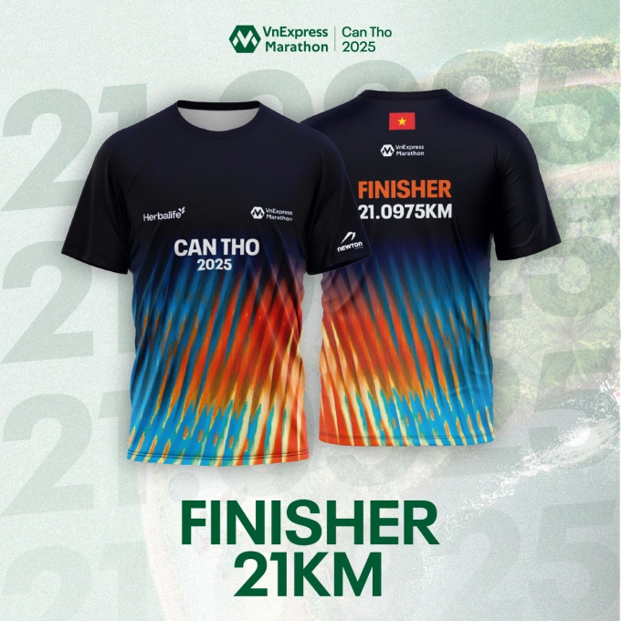 Thiết kế áo finisher 21km. Ảnh: VM