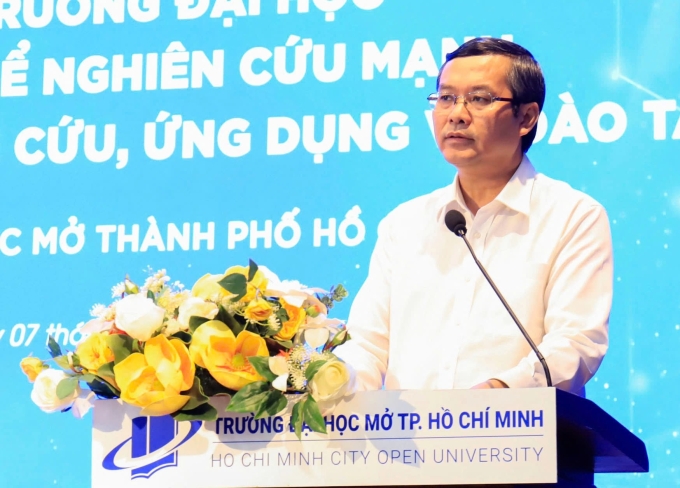 Thứ trưởng Nguyễn Văn Phúc nêu vấn đề trong hoạt động nghiên cứu khoa học ở các trường đại học, chiều 7/8. Ảnh: Nguyệt Minh