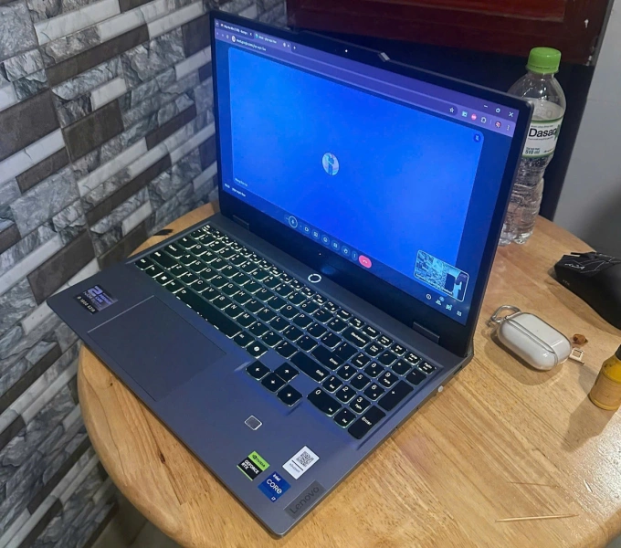 Khi vào khách sạn nhóm này gọi điện qua Google Meet để khống chế tinh thần nạn nhân. Ảnh: CACC