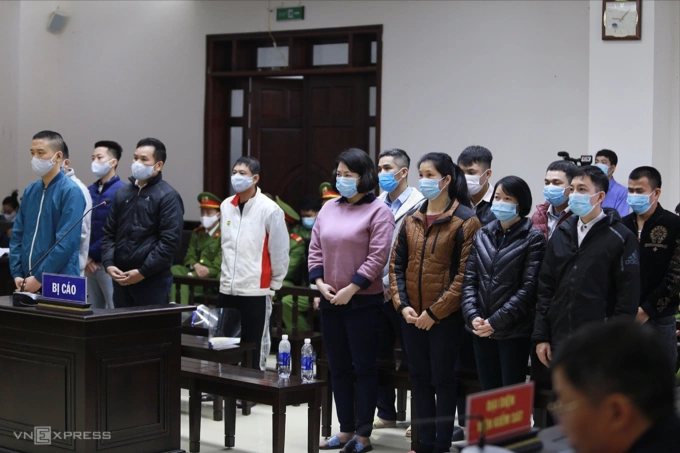 Các bị cáo là lãnh đạo nhân viên Nhật Cường hầu tòa tháng 11/2021, trong khi Tổng giám đốc vẫn bỏ trốn. Ảnh: Phạm Dự