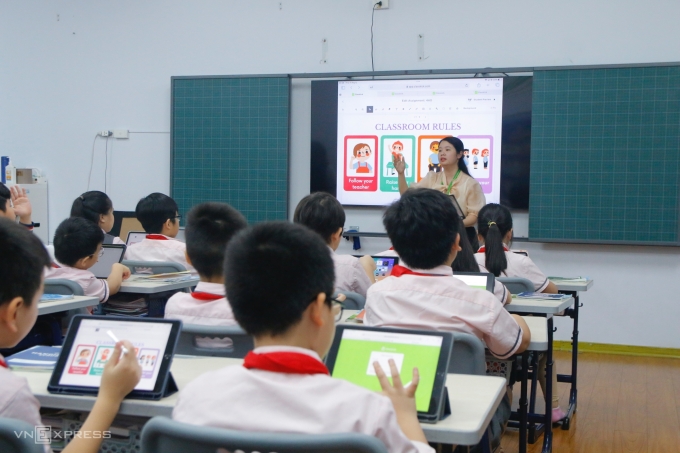 Tiết khoa học dạy bằng Tiếng Anh cho học sinh tiểu học ở Hà Nội, tháng 12/2023. Ảnh: Thanh Hằng