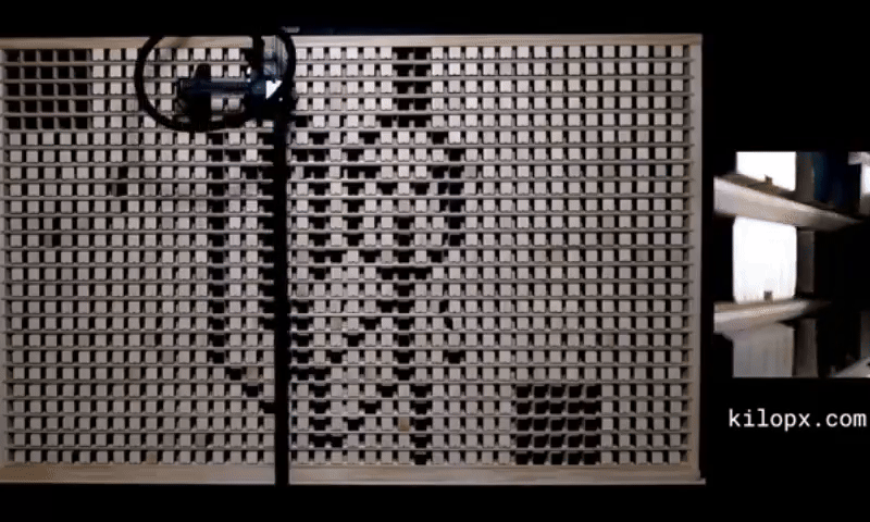 Màn hình gỗ 1.000 pixel 'phi thực tế nhất thế giới'