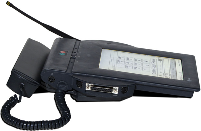 Điện thoại AT&T EO Personal Communicator ra mắt năm 1993. Ảnh: Old Computers
