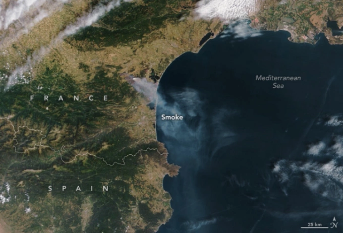 Khói cháy rừng ở miền nam Pháp. Ảnh: NASA