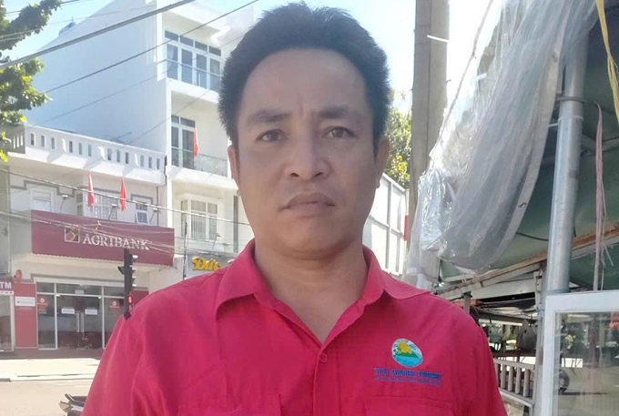 Anh Lê Văn Tý Hon, người cứu bé trai. Ảnh: Hắc Minh