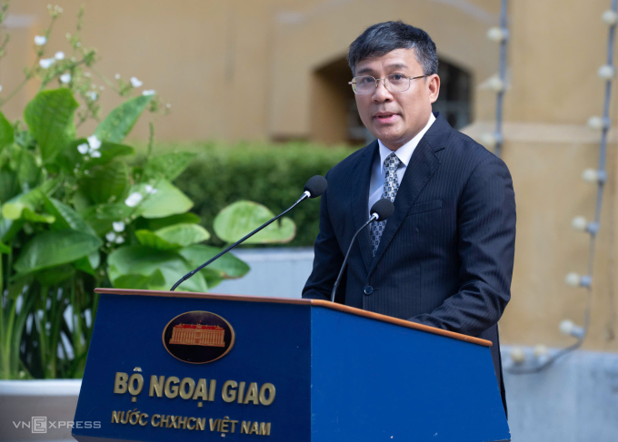 Thứ trưởng Ngoại giao Nguyễn Minh Vũ phát biểu tại lễ thượng cờ ASEAN ngày 8/8. Ảnh: Giang Huy