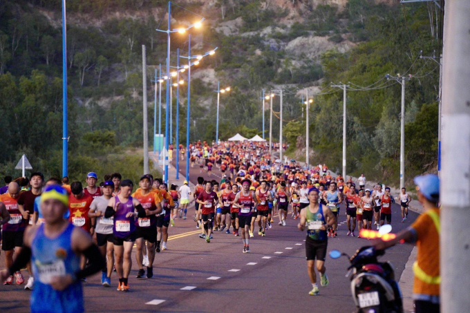 Runner phủ kín đèo Lương Sơn ở giải năm ngoái. Ảnh: VM