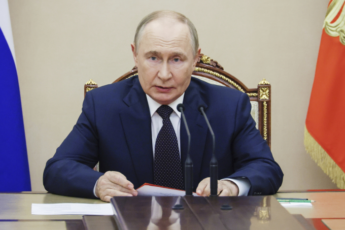 Tổng thống Nga Vladimir Putin chủ trì một cuộc họp của Hội đông An ninh ở Moskva hôm 8/8. Ảnh: AP