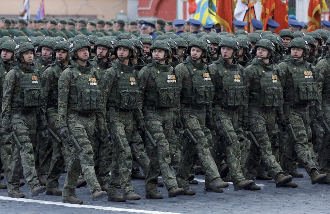 Các quân nhân Nga, những người đã tham gia chiến dịch tại Ukraine, diễu hành trong cuộc duyệt binh Ngày Chiến thắng tại Quảng trường Đỏ ở Moskva ngày 9/5/2024. Ảnh: Reuters