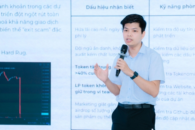 Giám đốc Công nghệ Nippy Labs Phạm Gia Khánh chia sẻ tại hội thảo do 1Matrix cùng Hiệp hội Blockchain và Tài sản số Việt Nam tổ chức. Ảnh: Đỗ Hà