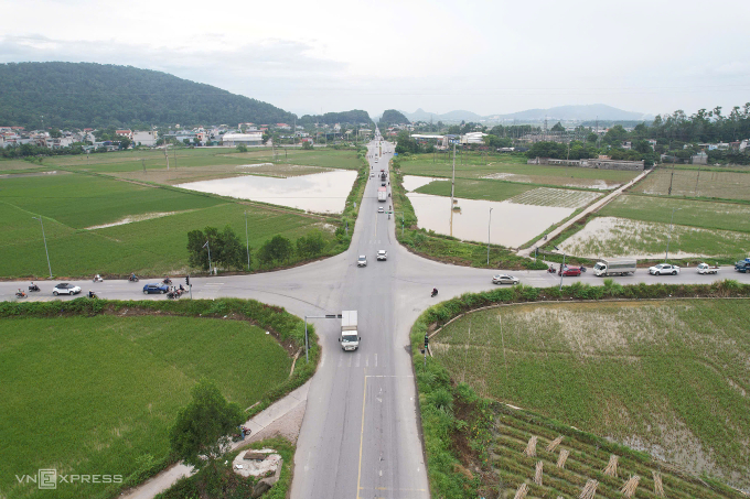 Giao dịch bất động sản quanh vị trí dự kiến đặt nhà ga đường sắt tốc độ cao Bắc Nam tại phường Đông Sơn khá sôi động thời gian gần đây. Ảnh: Lê Hoàng