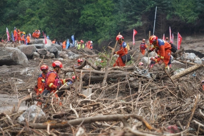 Rescuers search for missing individuals in Mapo Township, Yuzhong County of northwest Chinas Gansu Province, Aug. 10, 2025.Roads damaged by mountain torrents in Yuzhong County, northwest Chinas Gansu Province, reopened on Sunday and power supply has been restored following the disaster that left 13 dead and 30 missing. Search and rescue efforts for the missing are underway. AFP